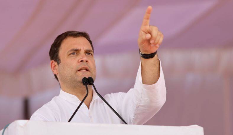 राहुल का PM पर हमला, कहा- महंगा पेट्रोल बेचकर उद्योगपति दोस्तों को फायदा पहुंचा रहे हैं मोदी Karnataka Election 2018 Rahul Gandhi attacks PM Narendra Modi on rising petrol diesel prices राहुल का PM पर हमला, कहा- महंगा पेट्रोल बेचकर उद्योगपति दोस्तों को फायदा पहुंचा रहे हैं मोदी