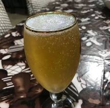 ग्लिटर बीयर के बारे में सुना है कभी आपने? ऐसी दिखती है ये बीयर