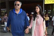 PHOTOS: दिवंगत श्रीदेवी का नेशनल अवॉर्ड लेकर पिता बोनी के साथ मुंबई लौटीं जाह्नवी कपूर