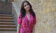 \'राजी\' के प्रमोशन के दौरान गुलाबी रंग में नजर आईं आलिया भट्ट, यहां हैं लेटेस्ट तस्वीरें