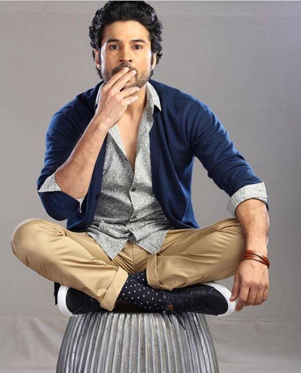 बहरहाल, इस शो में जब दिव्यांका को उनके पति विवेक का साथ मिलता है तब प्रोमो में चंद रोमांटिक झलकें भी देखने को मिलती हैं.