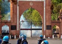 AMU विवाद: BJP सासंद ने कहा- फोटो हटकर रहेगी, हिंदू छात्र नेताओं ने शौचालय में लगाई जिन्ना की फोटो