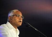 कर्नाटक: येदियुरप्पा की धमकी- ‘जो वोट देने ना आए, उसके हाथ पैर बांधकर BJP के पक्ष में वोट दिलाओ’