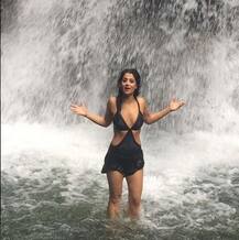 इनकी तस्वीरें देखकर कोई नहीं कह पाएंगा ये हैं योगा इंस्ट्रक्टर