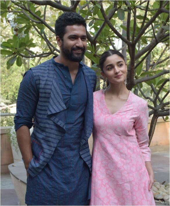 फिल्म के प्रमोशन के दौरान आलिया के साथ उनके को-स्टार विकी कौशल भी हर जगह मौजूद दिखाई दे रहे हैं. 