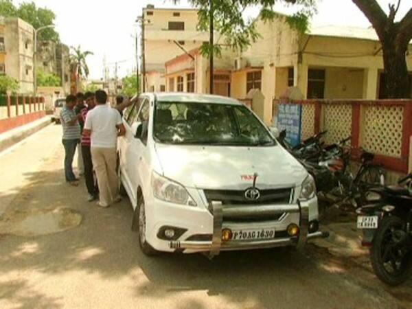 कमीशन के पिछले चेयरमैन अनिल यादव के कार्यकाल में भर्तियों में बड़े पैमाने पर गड़बड़ी के आरोप लगे थे. हाईकोर्ट ने अनिल यादव की नियुक्ति को अवैध मानते हुए उन्हें बर्खास्त करने का आदेश दिया था. भर्तियों में कथित तौर पर गड़बड़ी के मुद्दे को उठाकर सीबीआई जांच के लिए सालों संघर्ष करने वाले प्रतियोगी छात्रों को उम्मीद है कि अब उन्हें इंसाफ मिल सकेगा.