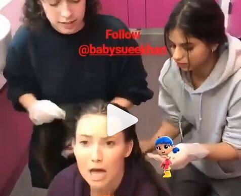 suhana khan pampering friend by giving hair spa video viral on internet दोस्त को हेयर स्पा देते सुहाना खान का Video Viral