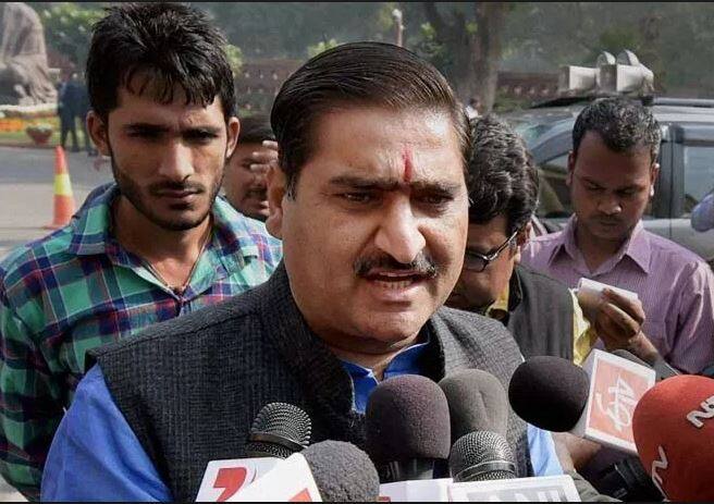 aligarh bjp mp satish gautam statement on his viral video रेलवे अधिकारी को धमकाने का वीडियो हुआ वायरल तो ये बोले सांसद सतीश गौतम