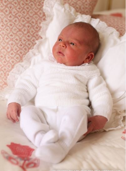 uk-royal family release 2 pictures of newborn prince louis arthur charles ब्रिटेन के शाही परिवार ने शेयर की प्रिंस लुईस की ये प्यारी तस्वीर