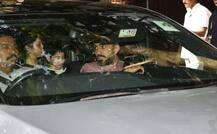 VIDEO : सोनम कपूर के घर पहुंचे दूल्हे राजा आनंद, ढोल के साथ देसी अंदाज में हुआ स्वागत