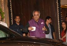 In Pics: सोनम की मेंहदी सेरेमनी में इमोशनल दिखे बोनी कपूर और दोनों बेटियां