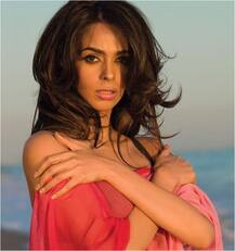 मल्लिका शेरावत का ये अंदाज इन दिनों बना है चर्चा का विषय, देखें तस्वीरें