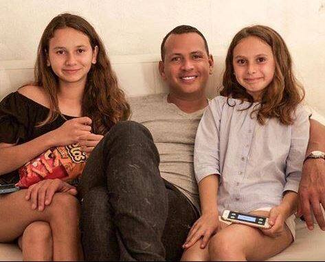  जेनिफर ने बताया था कि उनके प्रेमी एलेक्स  उन्हें अपनी बेटियों के लिए एक रोल मॉडल के रूप में देखते हैं.