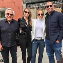 In Pics: ब्वॉयफ्रेंड संग हाथों में हाथ डाले घूमती नजर आईं जेनिफर लोपेज