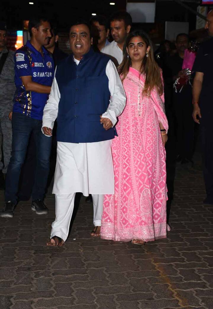 बता दें कि ईशा 26 साल की हैं. वो फिलहाल रिलायंस जियो और रिलायंस रिटेल की बोर्ड मेंबर हैं.