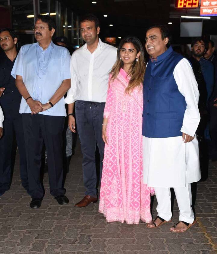 वहीं आनंद पीरामल भारत की मशहूर रियल एस्टेट कंपनियों में से एक पीरामल रियल्टी के संस्थापक हैं. इससे पहले उन्होंने ग्रामीण स्वास्थ्य के क्षेत्र में पहल करते हुए ‘पीरामल स्वास्थ्य’ की शुरुआत की थी.