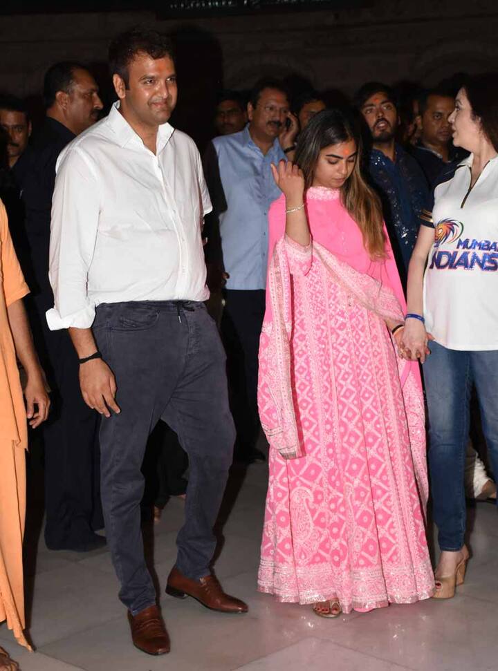 पीरामल स्वास्थ्य आज एक दिन में 40 हजार से ज्यादा मरीज़ों का इलाज कर रही है. बता दें कि आनंद इस वक्त पीरामल ग्रुप के एक्जक्यूटिव डायरेक्टर भी हैं. यही नहीं आनंद ‘इंडियन मर्चेंट चैंबर’ की युवा विंग के सबसे कम उम्र के प्रेसिडेंट भी रह चुके हैं.