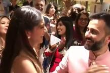Video: मेहंदी सेरेमनी में सोनम कपूर ने आनंद आहूजा को गले लगाकर \'लत लग गई\' गाने पर किया डांस