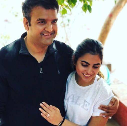 बता दें कि आनंद और ईशा काफी समय से एक दूसरे को डेट कर रहे हैं और अब शादी का फैसला कर लिया है.