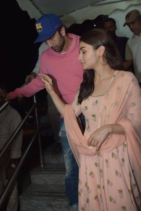 फिल्म की स्पेशल स्क्रीनिंग के दौरान सबसे दिलचस्प चीज जो देखने को मिली, वो थी आलिया और रनबीर कपूर की केमेस्ट्री. (तस्वीर: मानव मंगलानी)