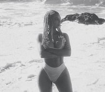 परफ्यूम के लिए फिर बिकनी शूट करवाया किम कर्दाशियां ने, पोस्ट की BOLD तस्वीरें