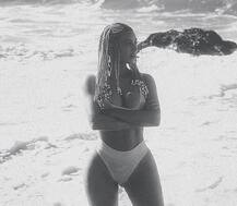 परफ्यूम के लिए फिर बिकनी शूट करवाया किम कर्दाशियां ने, पोस्ट की BOLD तस्वीरें