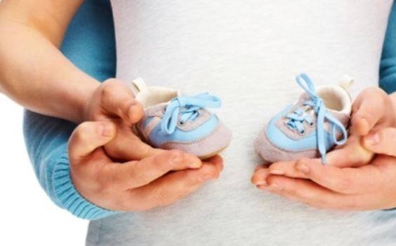 आंकड़ों से यह पता चलता है कि फास्ट फूड लगातार खाने से गर्भधारण में देरी होती है.