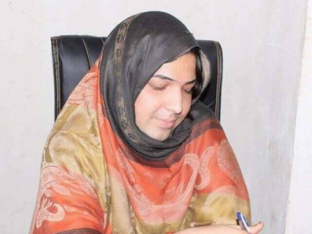 In a first, Transgender Nayyab Ali to contest election in Pakistan ऐतिहासिक! पाकिस्तान में पहली बार चुनाव लड़ने जा रही हैं कोई ट्रांसजेंडर