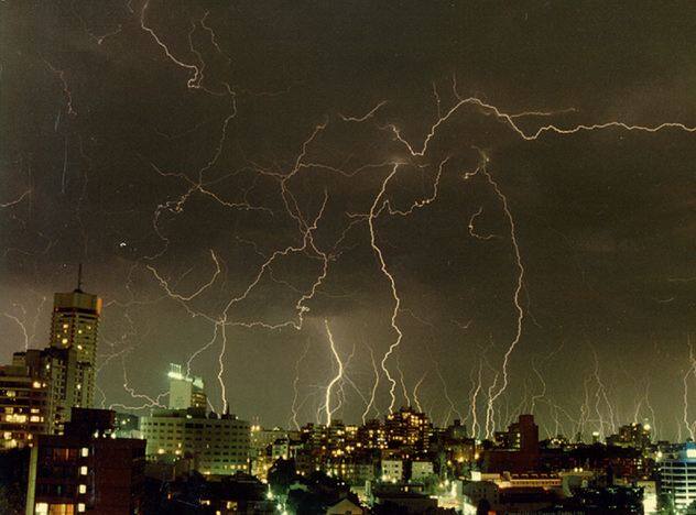 आसमानी बिजली मौत बनकर गिरी, 60 मरे, जानें- बिजली गिरने से उत्तर प्रदेश, राजस्थान, मध्य प्रदेश में कितने-कितने लोगों की गई जान