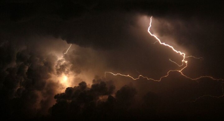 weather report: heavy rainfall very likely to occur in these areas of Uttar Pradesh यूपी के इन क्षेत्रों में मूसलाधार बारिश के साथ चलेंगी तेज हवाएं!