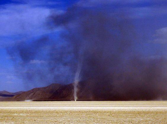आंधी-तूफान आने पर घरों में उपयोग होने वाली आग, चूल्हा, स्टो‍व, तंदर जैसी चीजों को तुरंत बुझा दें. 