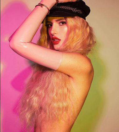 बेला को देखकर लगता है जैसे वे केयरफ्री पर्सनेलिटी हैं. इसीलिए तो बिंदास होकर अपनी शर्टलेस तस्वीरें भी वो इंस्टा पर पोस्ट करती हैं.