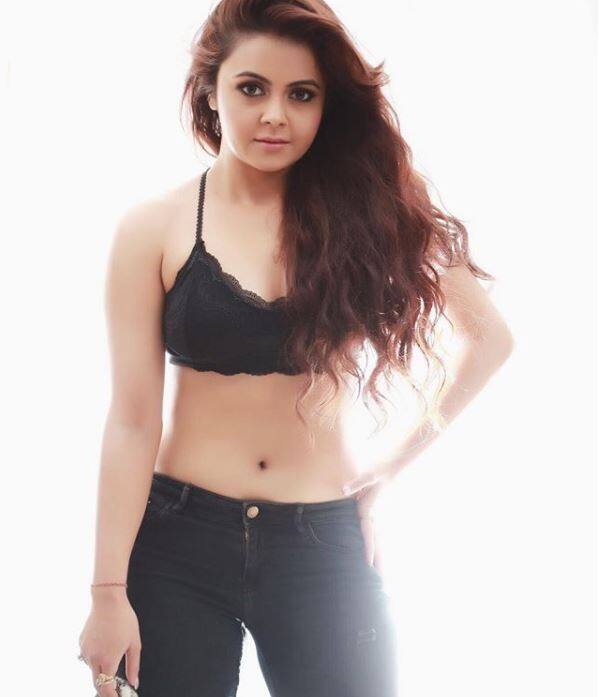   पिछले दिनों देवोलीना बोल्ड फोटो शूट में भी नजर आईं थीं.