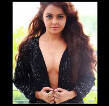 टीवी की संस्कारी \'गोपी बहू\' समंदर के किनारे हो गईं हैं बोल्ड, क्या आपने देखा?