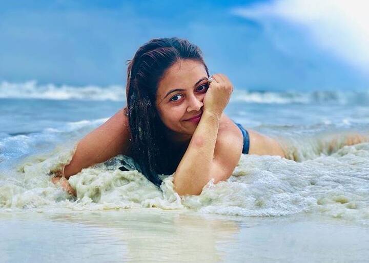   जी हां, आप को बता दें कि टीवी की यह चहेती बहू हैवलॉक आइलैंड पर बेकेशन को एंजॉय करती नजर आ रही हैं.