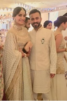 अपने संगीत के लिए देसी स्वैग में नजर आईं सोनम कपूर, देखें बेहद खास तस्वीरें