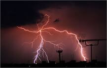 तूफान की खबरों के बीच सोशल मीडिया पर आई जोक्स की आंधी