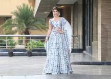 IN PICS: सफेद लहंगे में सोनम के संगीत में पहुंची जैकलीन फर्नांडीज़