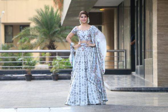 आपको बता दें कि सोनम कपूर दिल्ली के बिजनेसमैन आनंद आहूजा से शादी कर रही हैं.