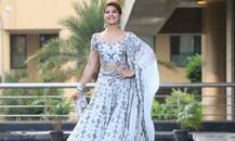 IN PICS: सफेद लहंगे में सोनम के संगीत में पहुंची जैकलीन फर्नांडीज़