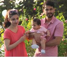 पिता कुणाल खेमू की गोद में क्यूट अंदाज में नजर आईं इनाया