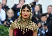 Met Gala 2018: प्रियंका चोपड़ा की ड्रेस को बनाने में लगे 250 घंटे, हाथ से हुई हैं इंब्रॉयडरी