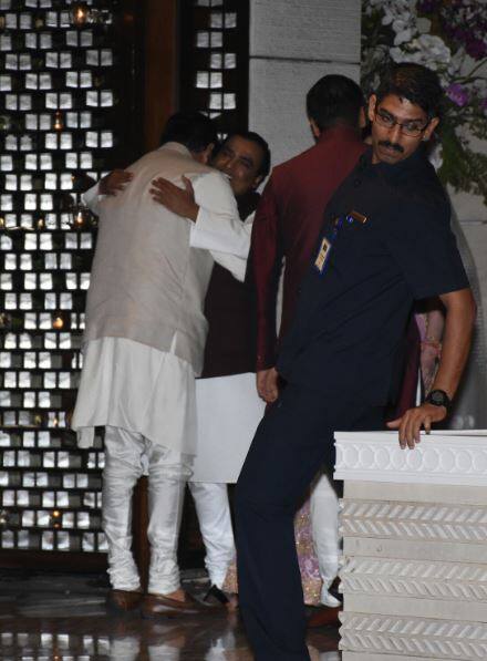बता दें कि ईशा की शादी पिरामल रीयल्टी के संस्थापक आनंद से हो रही है.