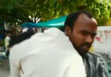 यूपी: एंबुलेंस नहीं मिलने पर कंधे पर लादा पत्नी का शव, जांच के आदेश