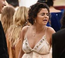 MET GALA 2018: सेलेना गोम्ज को देख फैंस बोले ‘क्या ये प्रेग्नेंट है?’