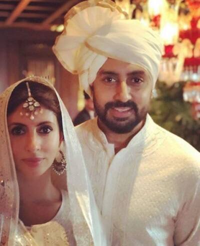 इस दौरान तीनों ही सफेद रंग के आउटफिट्स में नजर आए. (तस्वीर: मानव मंगलानी)