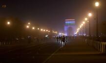 दिल्ली-एनसीआर में तेज हवाओं के साथ हुई बारिश, इन राज्यों में भी तूफान की आशंका