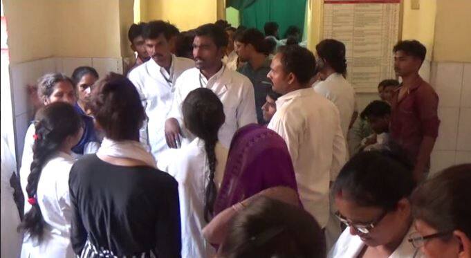 doctors on strike in Government hospital at Allahabad स्वास्थ्य मंत्री के शहर में सरकारी अस्पताल के डॉक्टर्स हड़ताल पर, दी सामूहिक इस्तीफे की धमकी