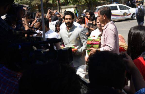 सोनम के पिता और अनुभवी अभिनेता अनिल कपूर और उनके भाई हर्षवर्धन शेरवानी में काफी अच्छे लग रहे थे. 