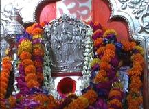 गर्मी से इंसान ही नहीं भगवान भी परेशान, हनुमान मंदिर में लगा एसी